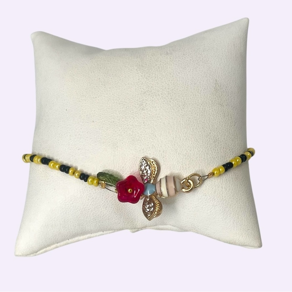 Gold Bee Charm Beaded Bracelet with Flower